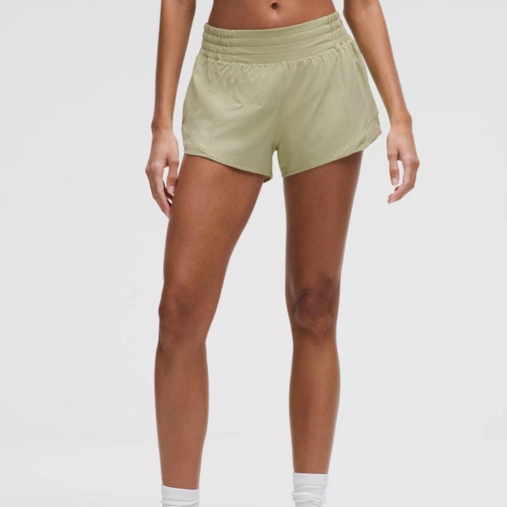 Lululemon Hotty Hot High-Rise Lined Short 2.5" - Size 10 - Honeydew